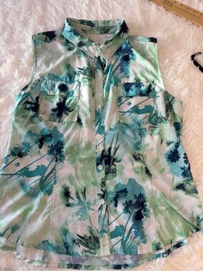 Reel Legends Sleeveless Palm-Print Button Down in Mint and Teal  XL